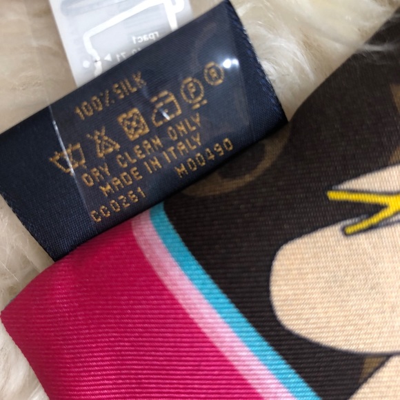 NEW Set of 2 Louis Vuitton Xmas Animation Hollywood and China Bandeau 2021 - Picture 9 of 11